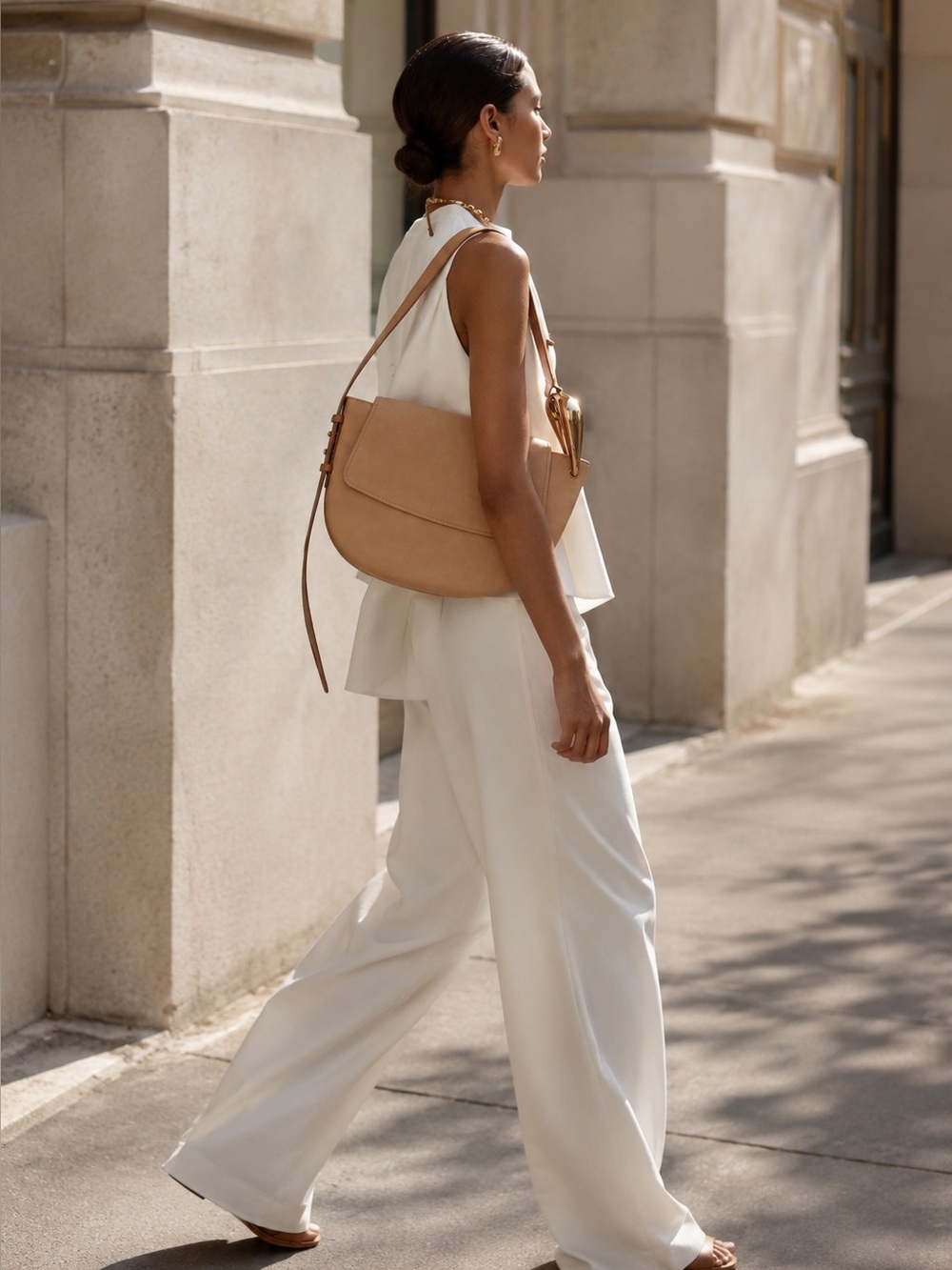 Chloe Kiss Sandy Beige Leather Hobo Bag - Picture 2 of 16